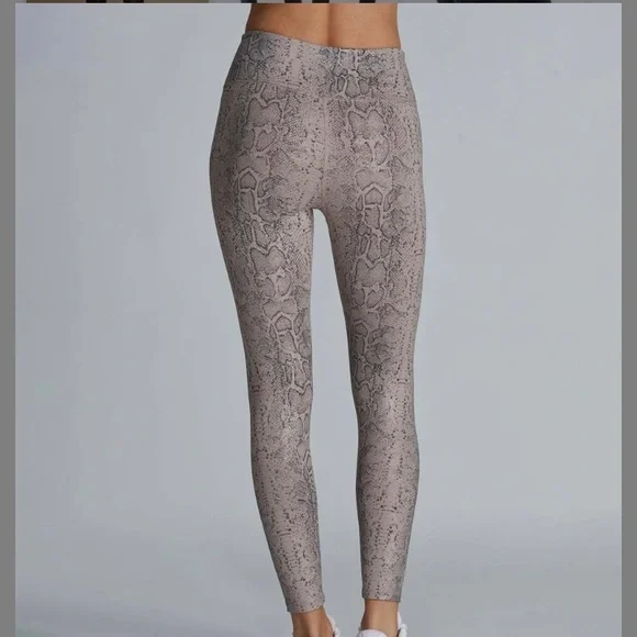 Noli Yoga stretch leggings size small NWT - Picture 3 of 7